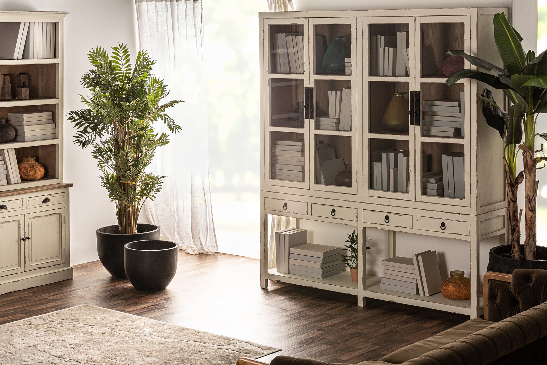 PIVKA GLASS CABINET